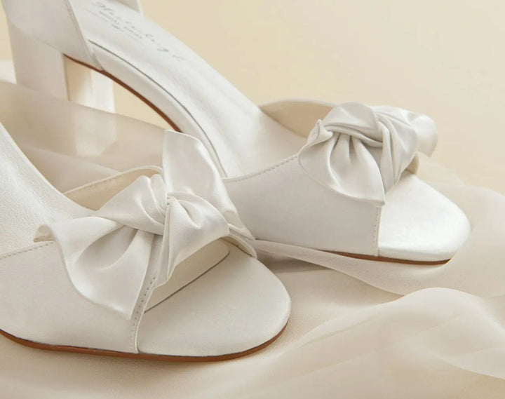 DIANE – SANDALES DE MARIÉE AVEC NOEUD EN SATIN BLANC IVOIRE G.Westerleigh