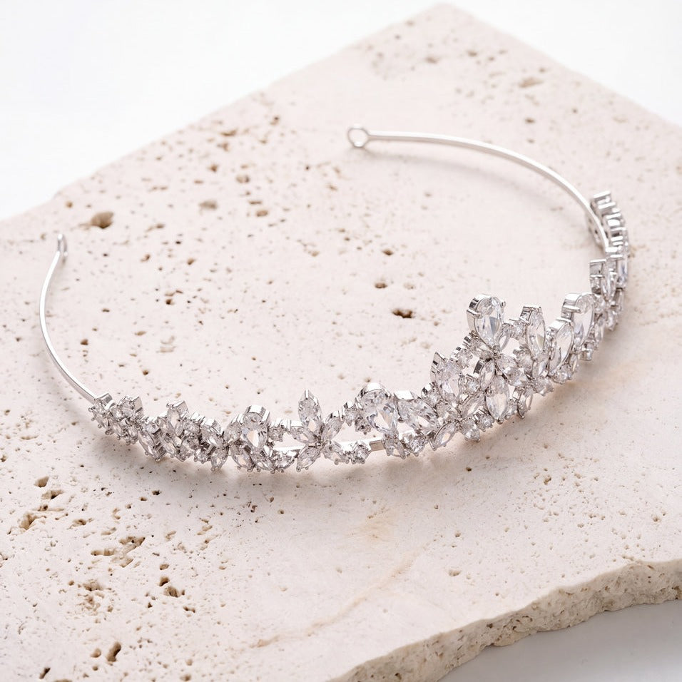 Diadème de mariée TR25023 – fleur et feuilles de zircons, argent G.Westerleigh