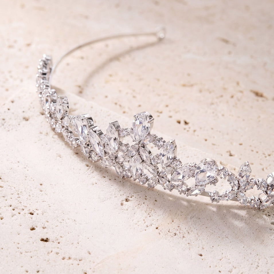 Diadème de mariée TR25023 – fleur et feuilles de zircons, argent G.Westerleigh
