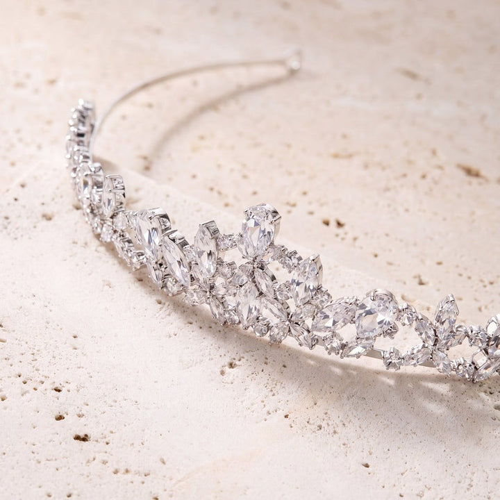 Diadème de mariée TR25023 – fleur et feuilles de zircons, argent G.Westerleigh