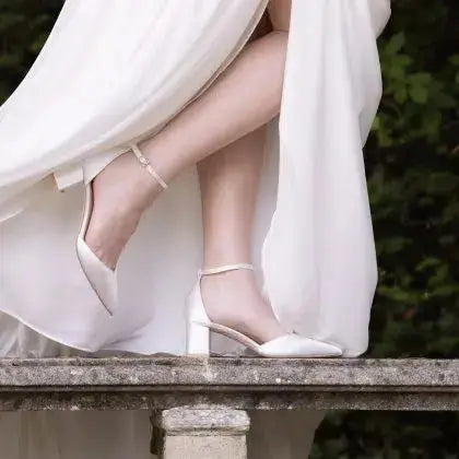 EMMA WIDE FIT – CHAUSSURES DE MARIÉE PIEDS LARGES | SATIN TEINTABLE & TALON 57 MM THE PERFECT BRIDAL COMPANY