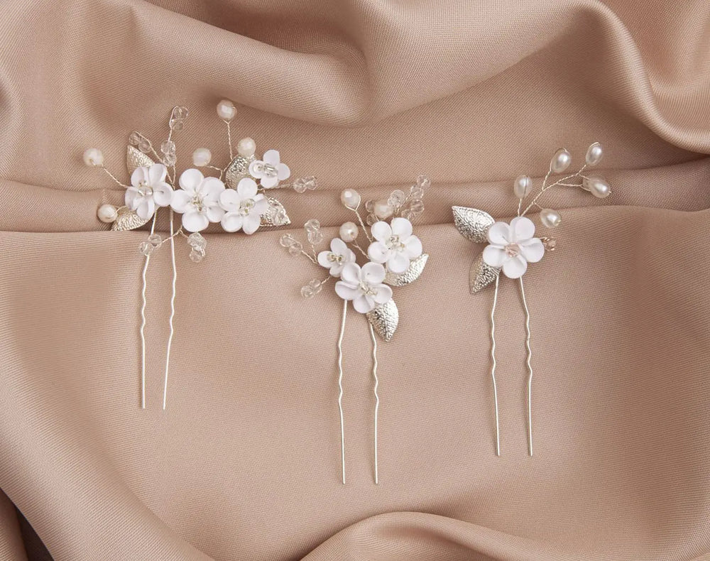 ÉPINGLES À CHEVEUX DE MARIÉE – FLEURS EN CÉRAMIQUE ET PERLES NACRÉES HP7021 G.Westerleigh