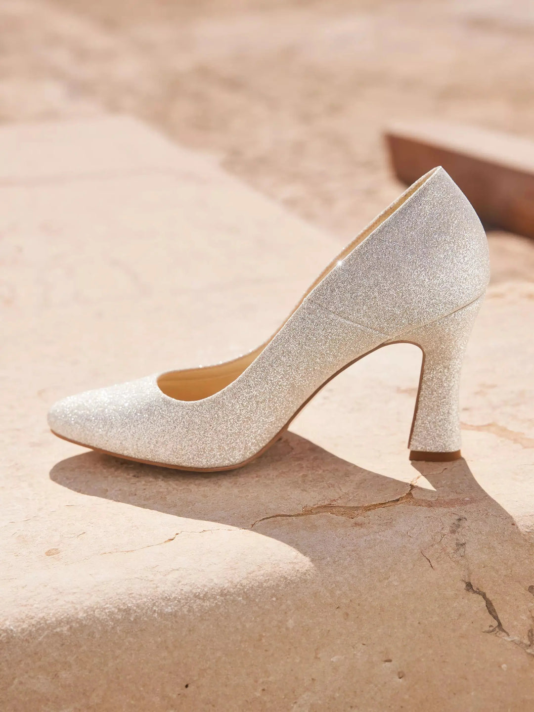 ESCARPINS DE MARIÉE DORÉS TABATHA – PAILLETTES & TALON CHIC 10 CM AVALIA