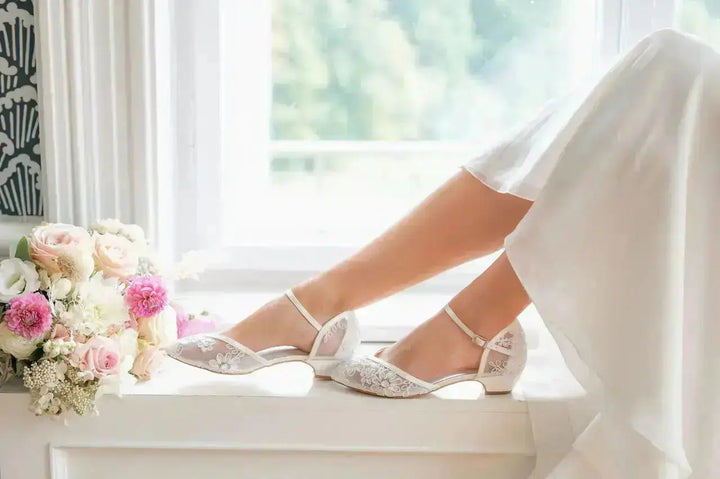 ESTELLA – CHAUSSURES DE MARIÉE TALON BAS EN DENTELLE IVOIRE G.Westerleigh