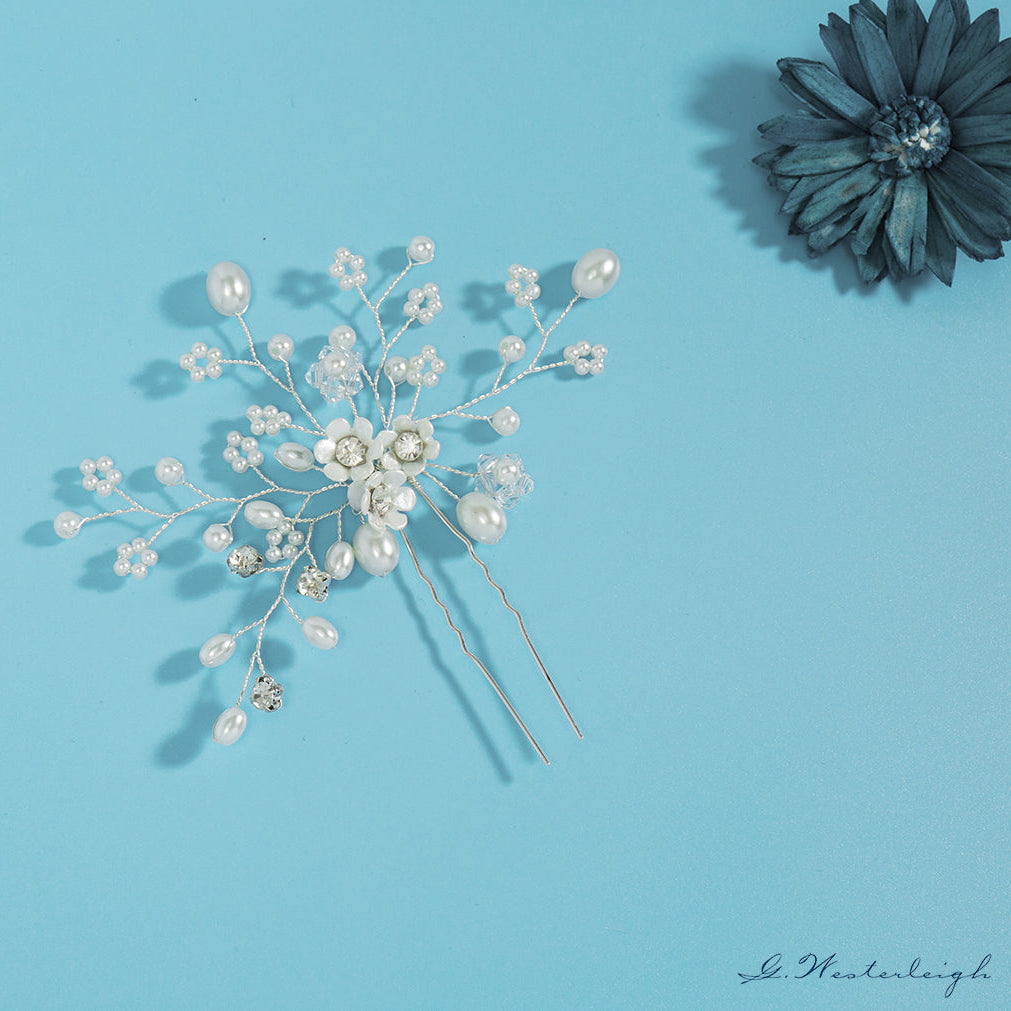 Épingle de mariée J4498 cristaux et perles ivoire sur fond bleu