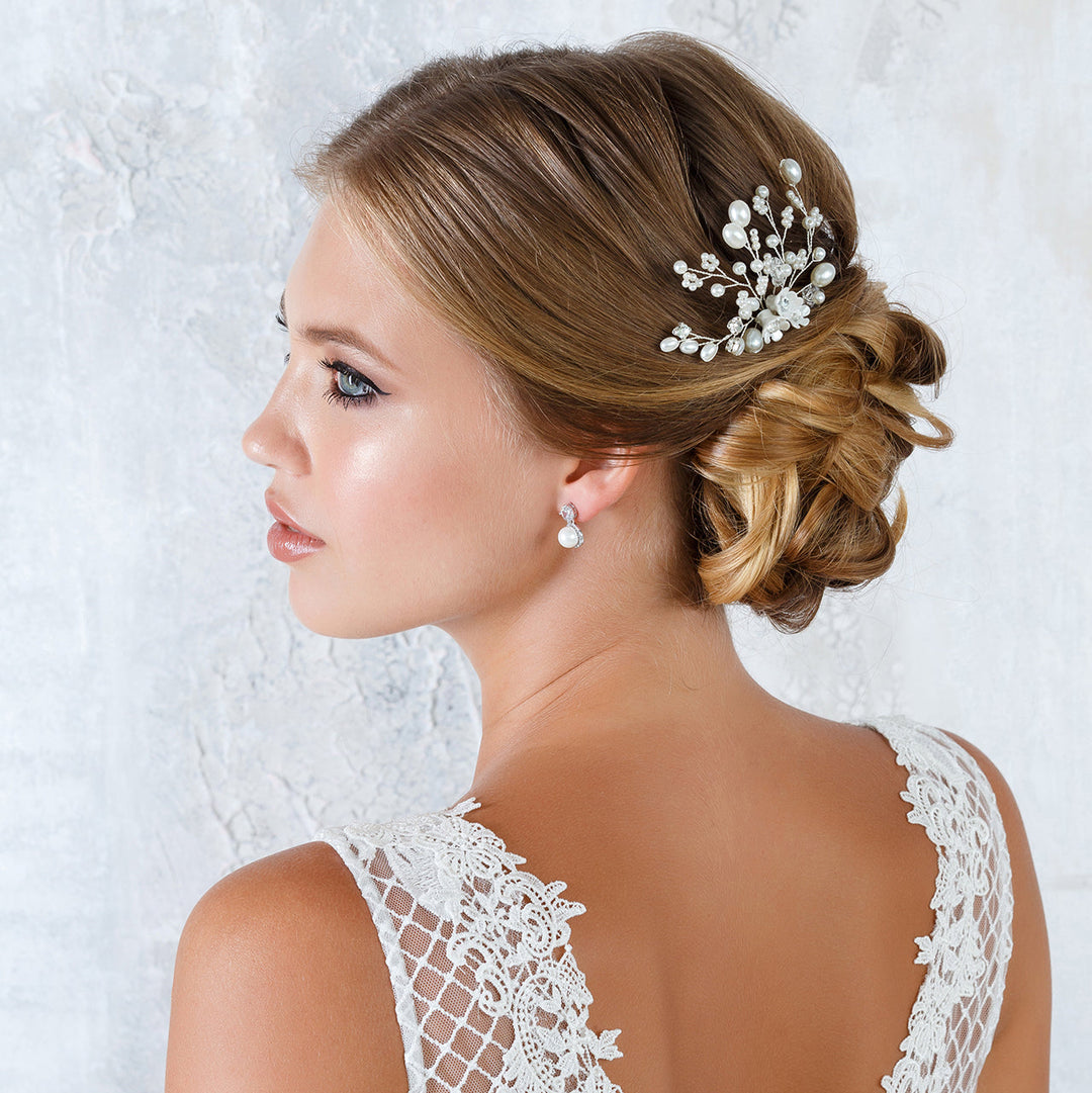 Épingle de mariée J4498 portée dans un chignon bas