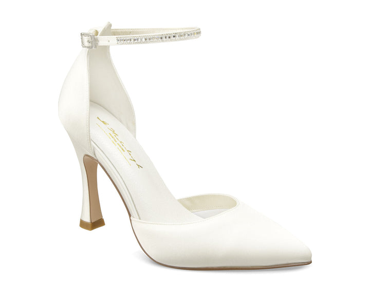 Escarpins de mariée Ariella en satin ivoire, bout pointu et bride de cheville cristaux, vue de trois quarts