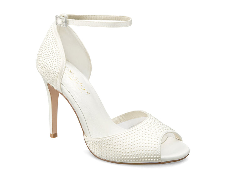 Escarpins de mariée Elise en satin ivoire recouvert de perles, bout ouvert et talon fin, vue de trois quarts