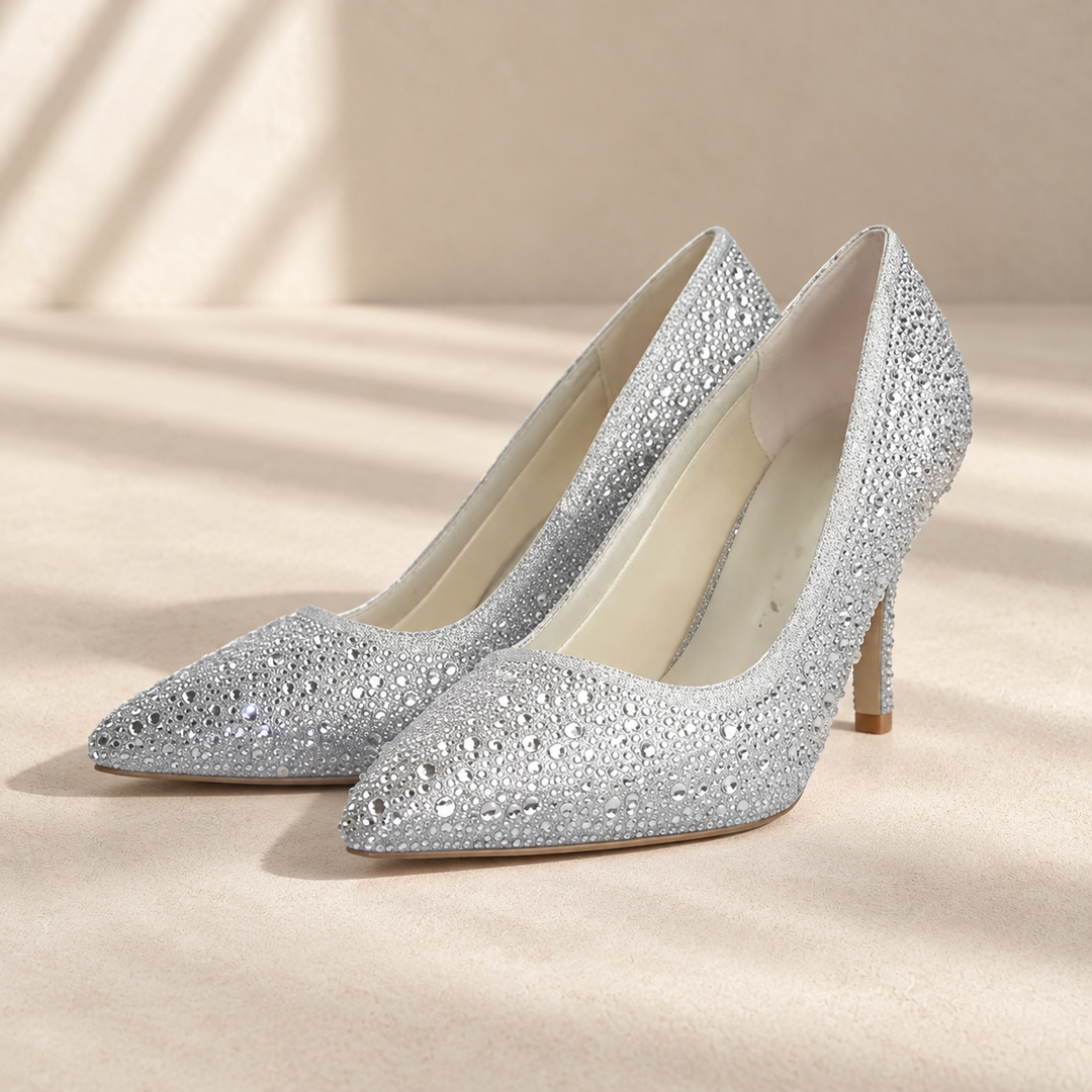 Escarpins de mariée Monaco – strass argent – talon 8 cm – 920 — paire en studio beige