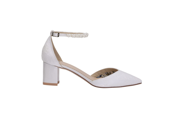 Escarpin Natalie vue de profil avec bride perlée ST15 en option, fond blanc