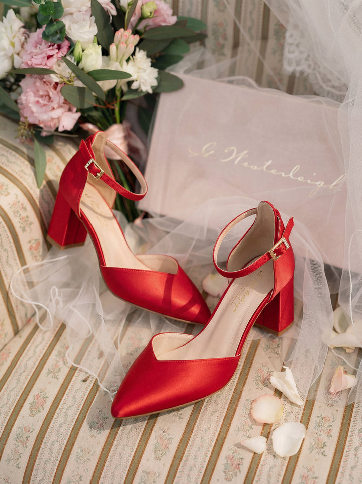 Escarpin de mariée rouge Ruby, détail du talon bloc
