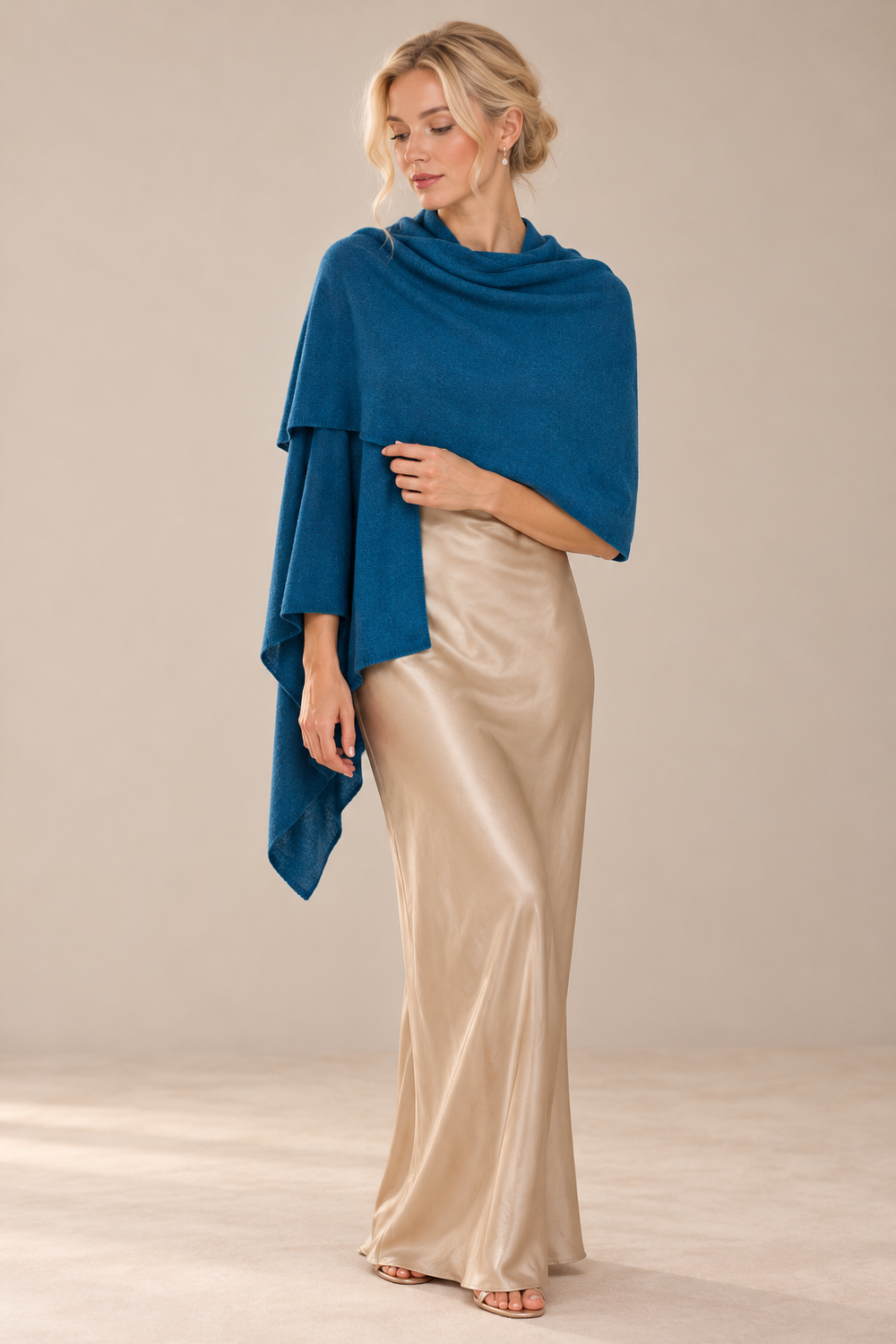 Étole de mariée Capri – laine et cachemire, bleu Assia di Brunetti Federica e C. s.a.s.