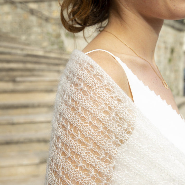 Détail de la maille dentelle tricotée en Super Kid Mohair et soie
