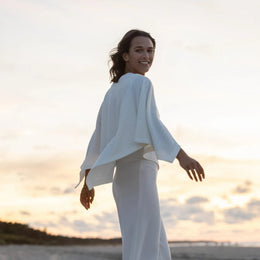 Poncho de mariée Erin SW15 – maille torsadée – à enfiler