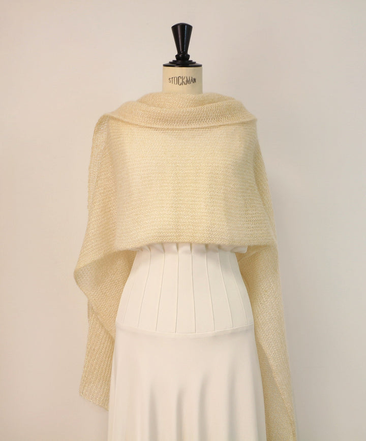 Étole de mariée Flocon version ivoire et or, fil doré tricoté dans la maille