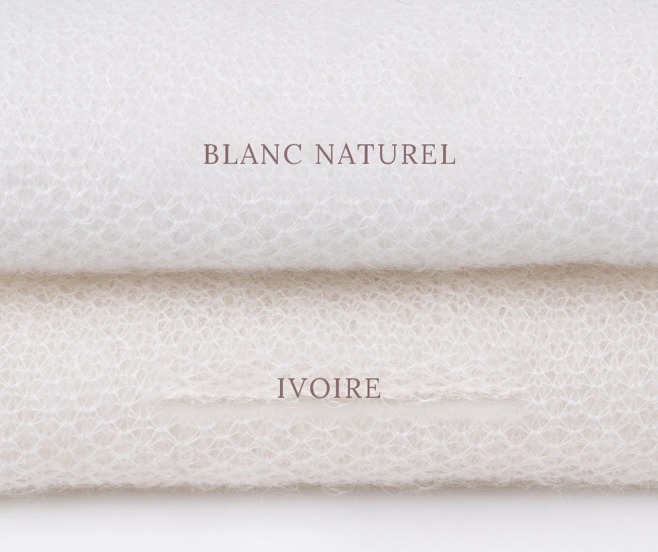 Comparaison des coloris blanc naturel et ivoire du mohair de l'étole Emma