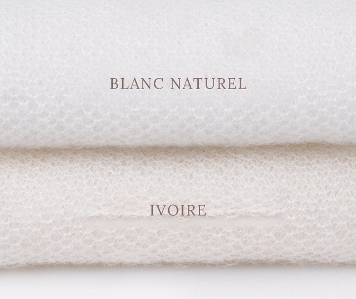 Comparaison des coloris blanc naturel et ivoire du mohair de l'étole Emma
