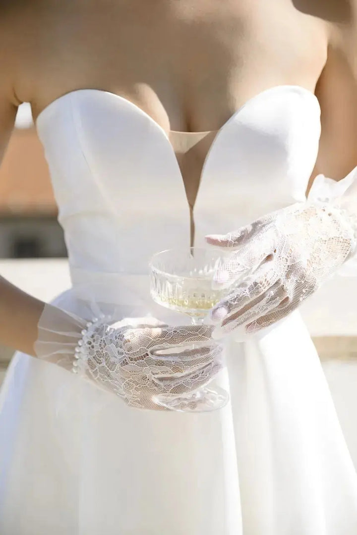 GANTS DE MARIÉE EN DENTELLE, PERLES & TULLE DOUX – GL001 G.Westerleigh