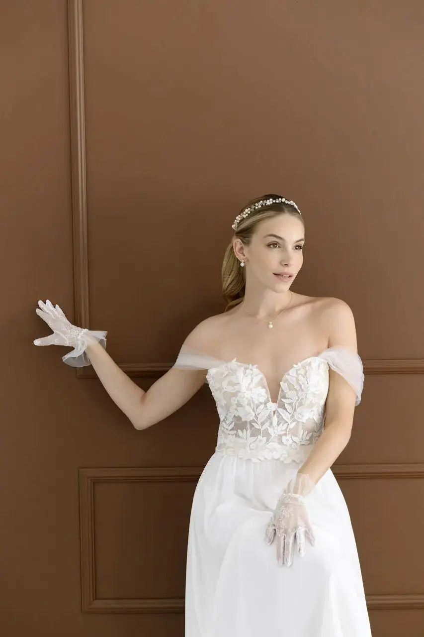 GANTS DE MARIÉE EN DENTELLE, PERLES & TULLE DOUX – GL001 G.Westerleigh