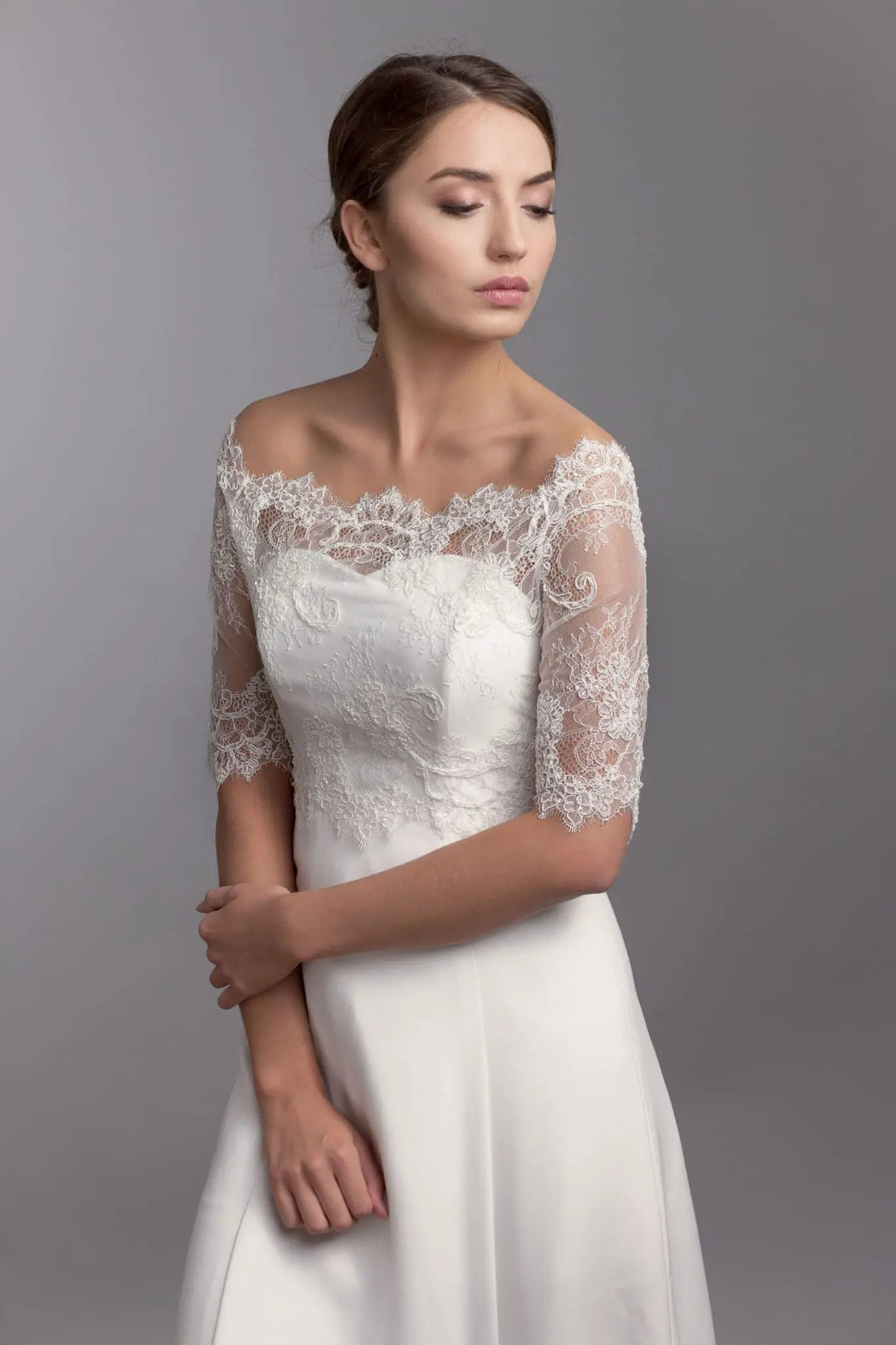 GRACE – BOLÉRO DENTELLE CHANTILLY PERLÉ Novias