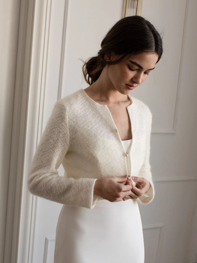 Gilet de mariée – maille mohair ivoire, boutons perle – WJ05 Artpodiumstudio