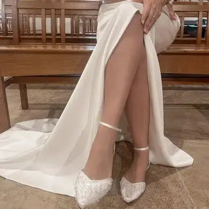 HAYLEY – CHAUSSURES DE MARIÉE PLATES SATIN & TULLE PERLÉ | CONFORT ÉLÉGANT THE PERFECT BRIDAL COMPANY