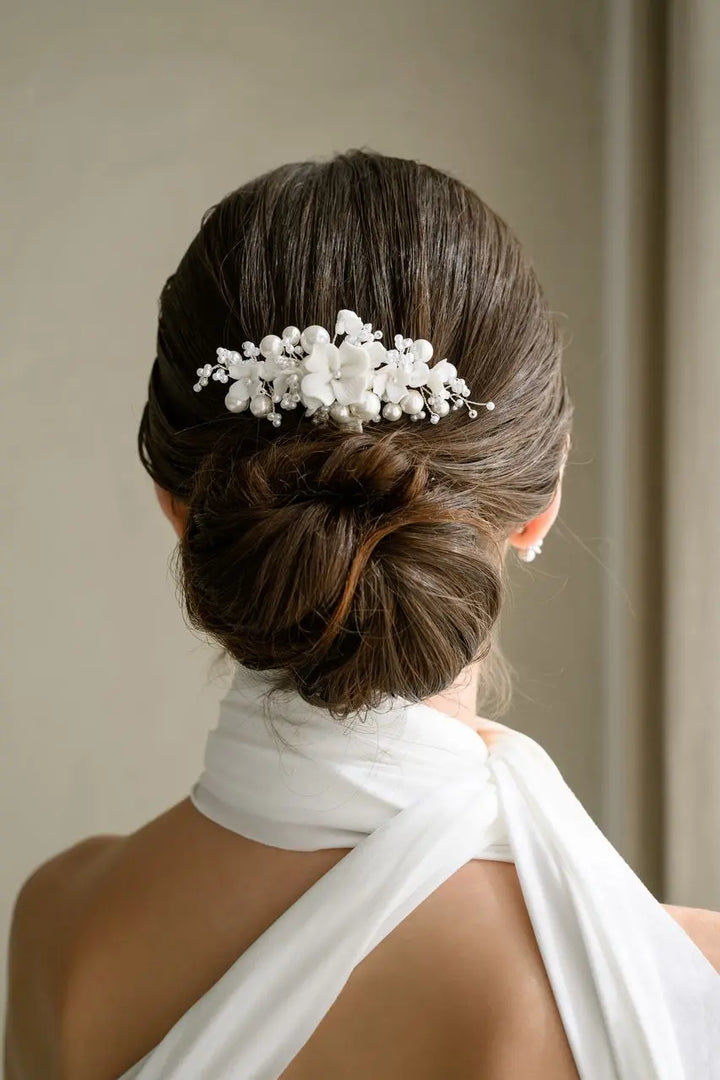 HC0427 – PEIGNE MARIÉE FLEURS BLANCHES ET PERLES G.Westerleigh