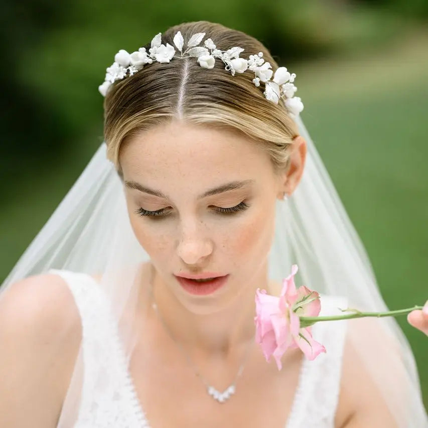 HEADBAND DE MARIÉE FLEURS 3D & PERLES ARGENTÉ – ÉLÉGANT | HB0422 G.Westerleigh