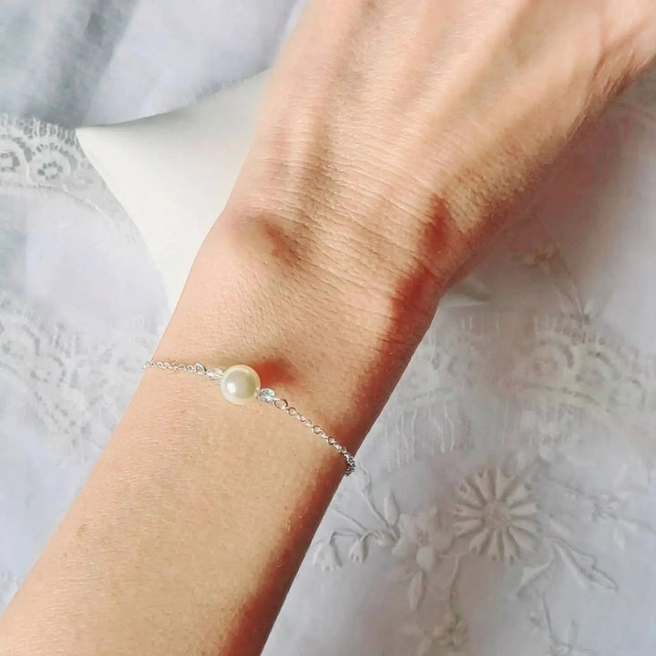 Bracelet De Mariée Fin- Bracelet Une Perle- Bijou De Mariée: Nacré Blanc / Doré L'atelier du 6