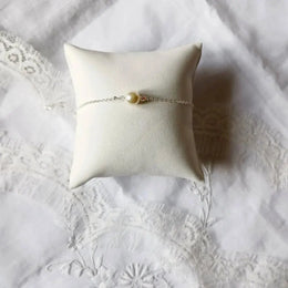 Bracelet de mariée Héra – fin, perle nacrée