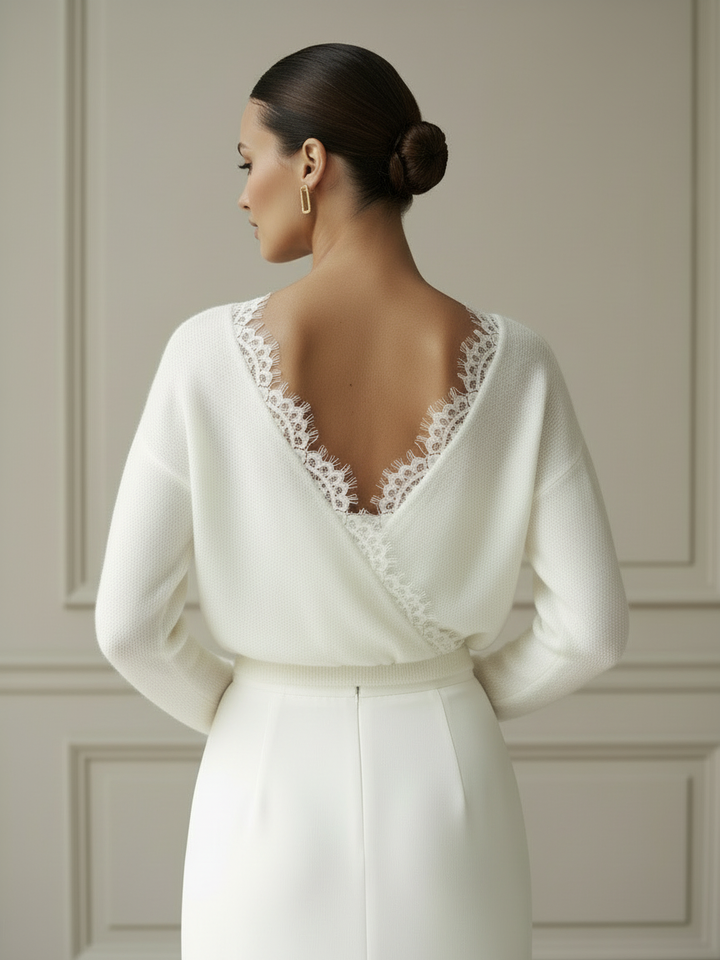Pull de mariée ivoire porté V dans le dos, bord de dentelle