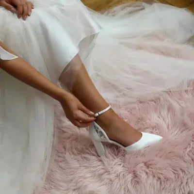 INDI – ESCARPINS DE MARIÉE SATIN TEINTABLE & DOS PERLÉ | TALON 73 MM THE PERFECT BRIDAL COMPANY