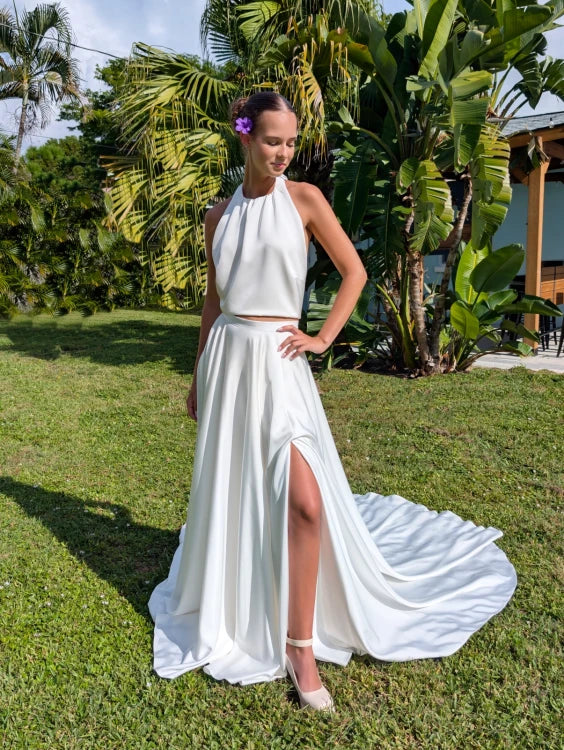 Jupe de mariée Olivia SD70 en satin ivoire, ligne A, portée avec un top dos nu