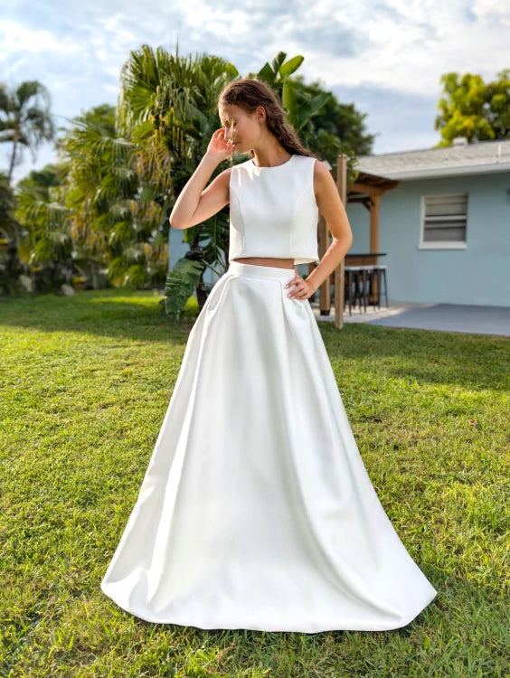 Jupe de mariée Omara SD67 en satin ivoire, ligne A, portée avec un top court