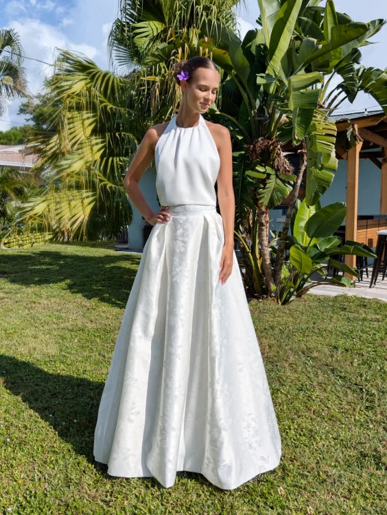 Jupe de mariée Ores SD72 en satin ivoire, ligne A, portée avec un top dos nu