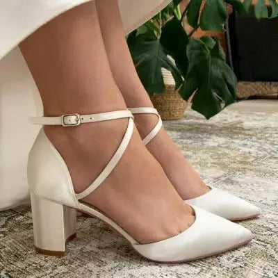 MAISIE – CHAUSSURES DE MARIÉE SATIN IVOIRE | TALON BLOC 68 MM & BRIDES CROISÉES THE PERFECT BRIDAL COMPANY