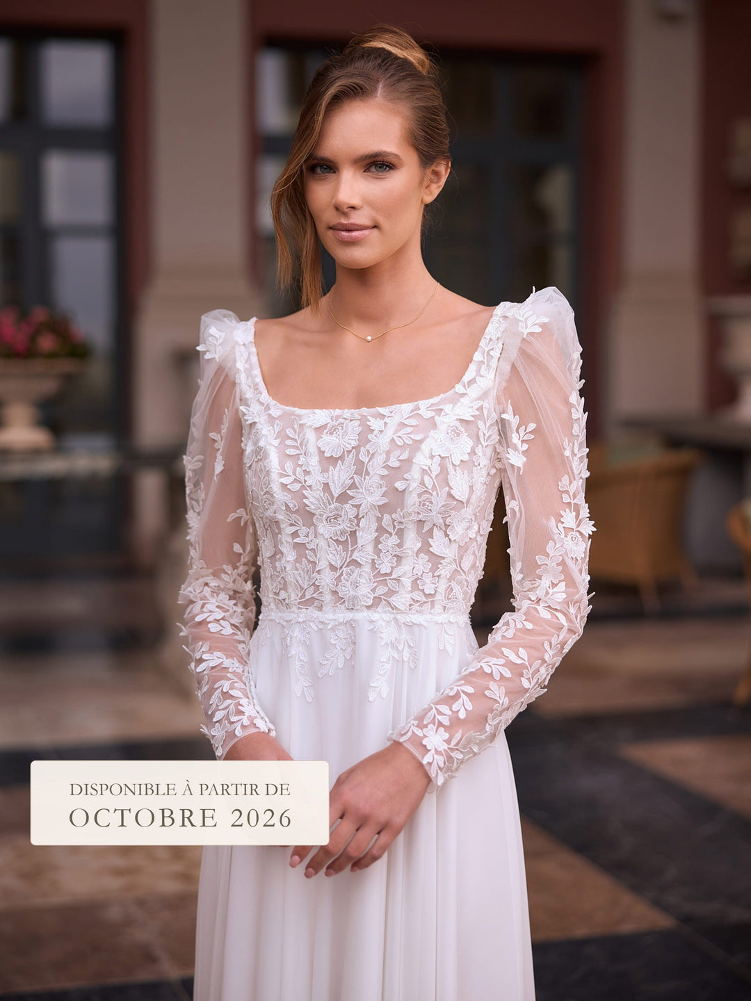 Manches de mariée R007 en tulle et dentelle portées avec une robe