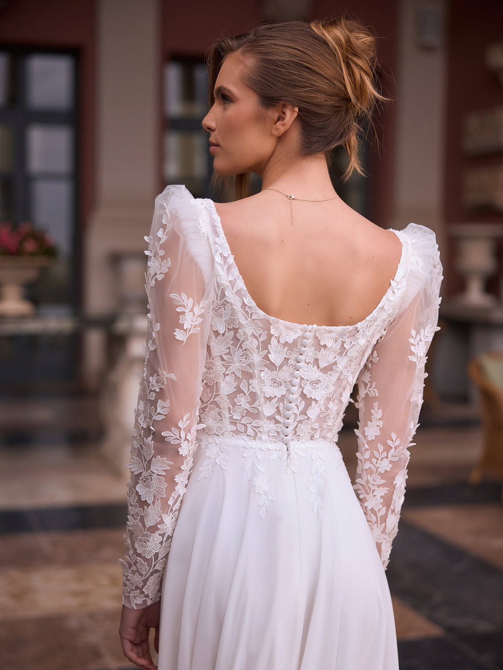 Manches de mariée R007 détail des fleurs en dentelle