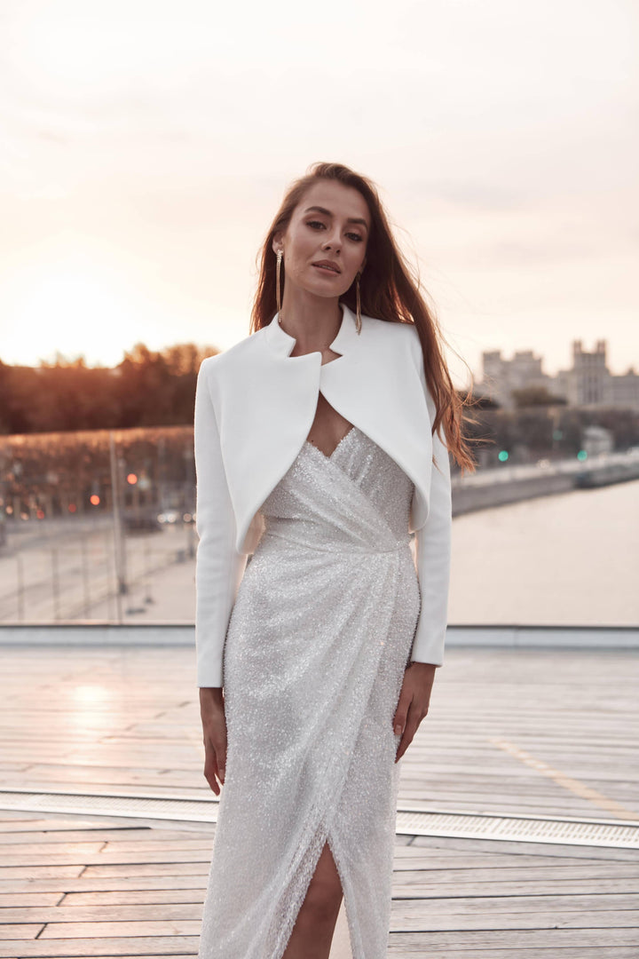 Veste de mariée courte col officier, manches longues, laine et cachemire