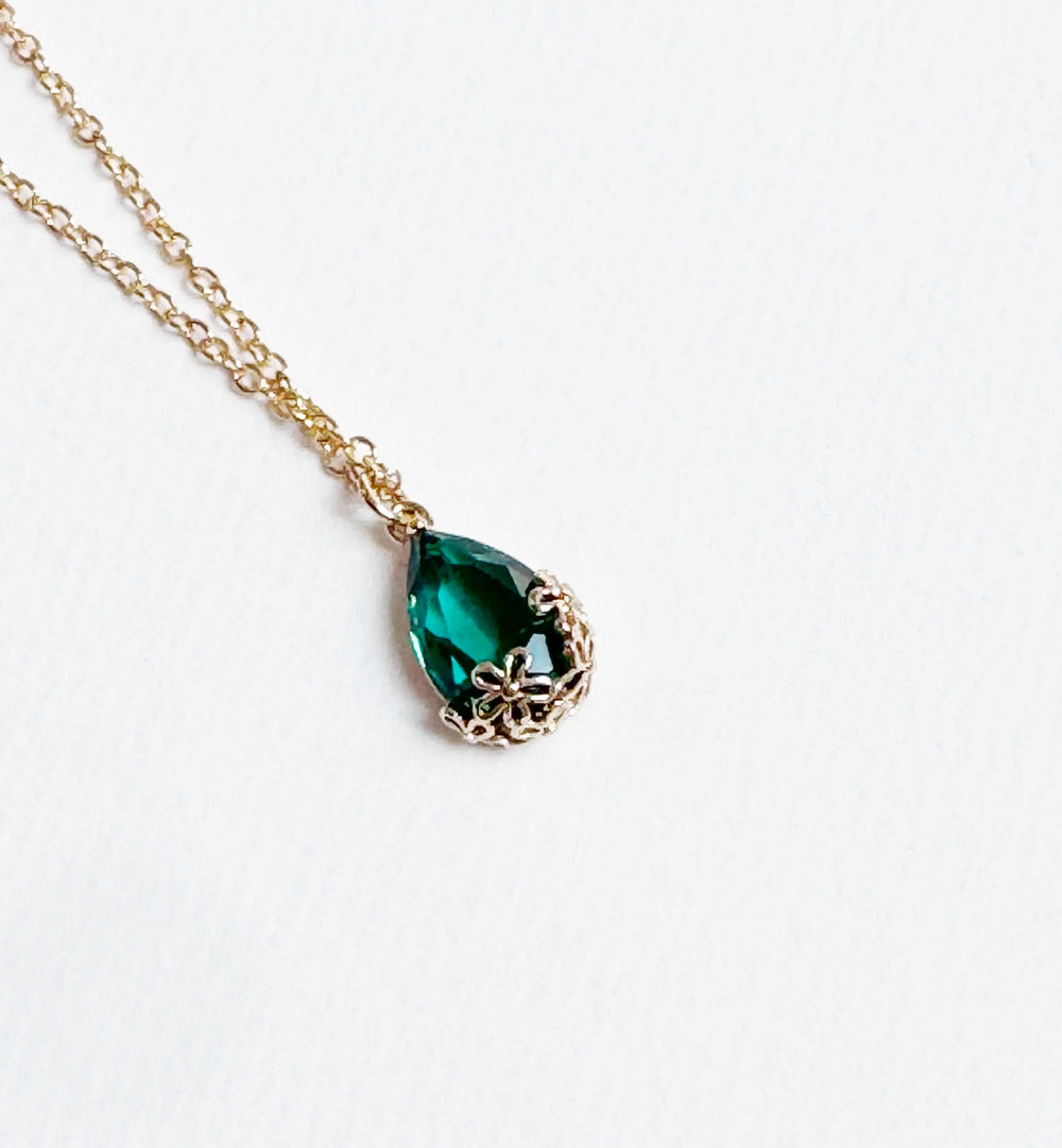 PARURE COLLIER ET BOUCLES D'OREILLES VERT ÉMERAUDE églantine création