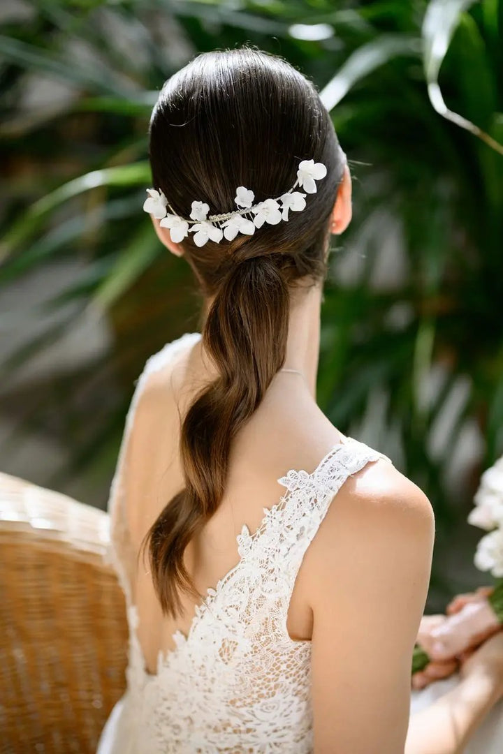 PEIGNE À CHEVEUX MARIAGE HC0408 – FLEURS CÉRAMIQUE BLANCHES ET PERLES G.Westerleigh
