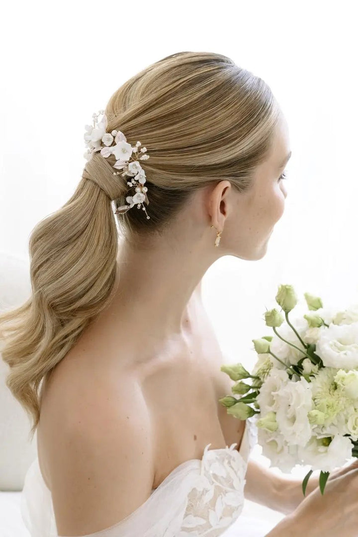 PEIGNE À CHEVEUX MARIAGE HC1114 – FLEURS CÉRAMIQUE BLANCHES ET PERLES G.Westerleigh