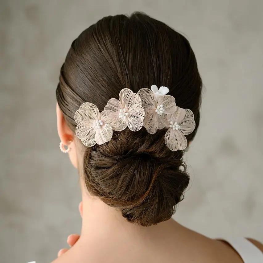 PEIGNE À CHEVEUX MARIAGE OR ROSE HC0416RG – FLEURS EN RELIEF ET PERLES IVOIRE G.Westerleigh