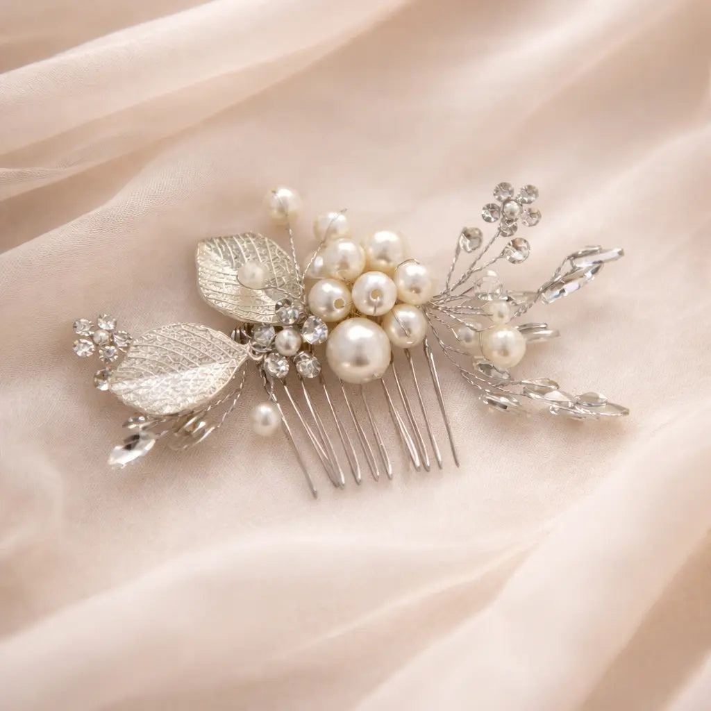 PEIGNE MARIÉE PERLES & STRASS HC625402 — FEUILLES ARGENTÉES — FAIT MAIN ÉGLANTINE CRÉATIONS