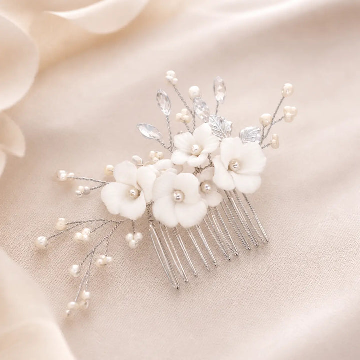 PEIGNE MARIÉE VIOLA FLEURS CÉRAMIQUE – ARGENT & PERLES IVORY AND CO