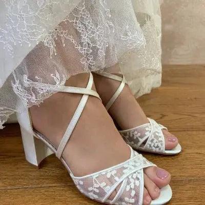 PEONY – SANDALES DE MARIÉE EN DENTELLE FLORALE | TALON BLOC 70 MM THE PERFECT BRIDAL COMPANY
