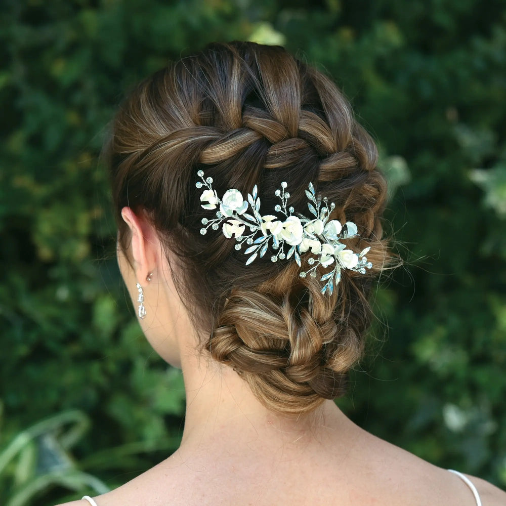 PINCE À CHEVEUX ARGENTÉE FORGET ME NOT – FLEURS ÉMAILLÉES ET CRISTAUX OPALESCENTS Ivory and co