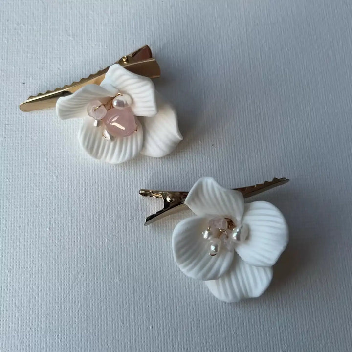 PINCE À CHEVEUX MARIÉE FEM – FLEURS CÉRAMIQUE, QUARTZ ROSE & PERLES (LOT DE 2) SallyJaneBridal