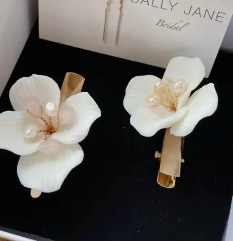 PINCE À CHEVEUX MARIÉE FEM – FLEURS CÉRAMIQUE, QUARTZ ROSE & PERLES (LOT DE 2) SallyJaneBridal