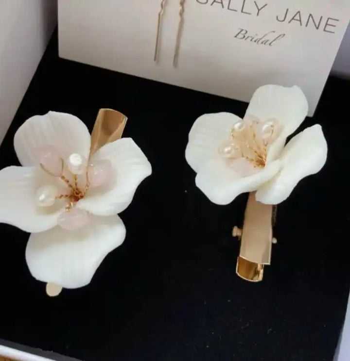 PINCE À CHEVEUX MARIÉE FEM – FLEURS CÉRAMIQUE, QUARTZ ROSE & PERLES (LOT DE 2) SallyJaneBridal